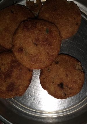 आलू टिक्की (aloo tikki recipe in Hindi) रेसिपी मुख्य फोटो