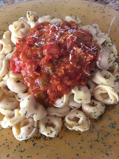 Una foto de Tortellini con queso