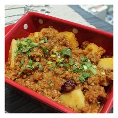 Allo Qeema - Potatoes & Minced meat curry A picture of Allo Qeema - Potatoes & Minced meat curry.