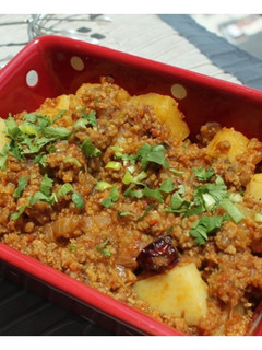 A picture of Allo Qeema - Potatoes & Minced meat curry.