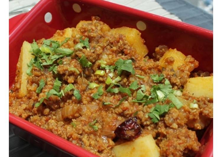 Homemade Allo Qeema - Potatoes &amp; Minced meat curry