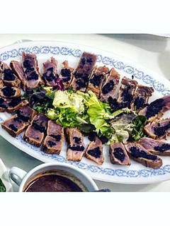 Una foto de Tataki de atún con soja y huevas sin azúcares 🍣🥢