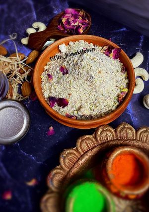 A picture of Homemade Instant Thandai Powder.