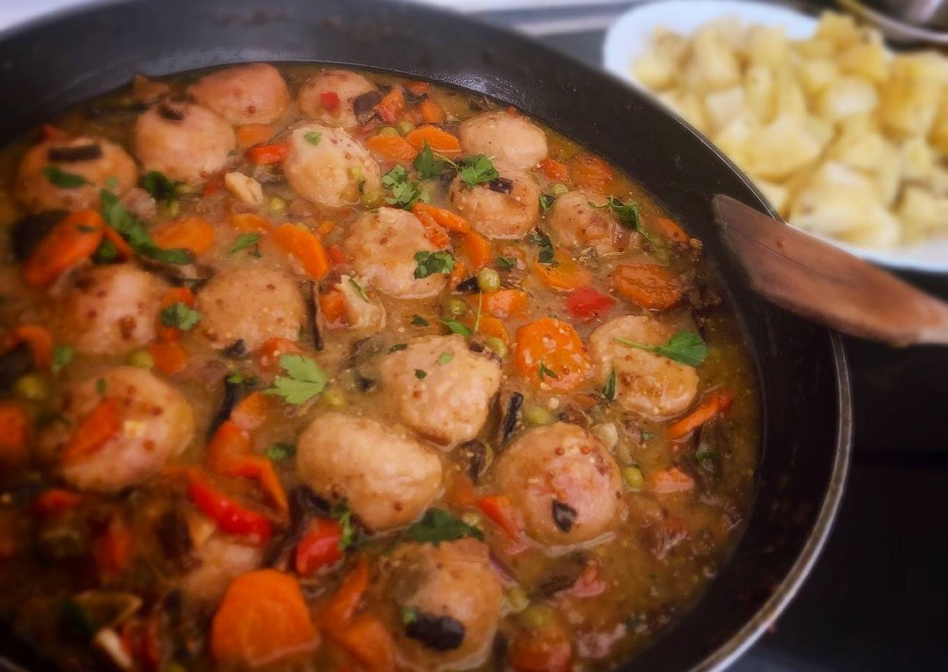 Albóndigas con setas en salsa de mostaza y soja