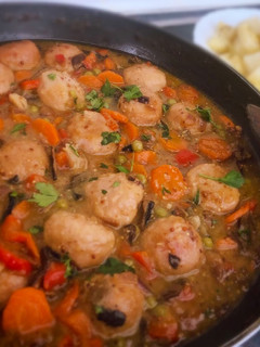 Una foto de Albóndigas con setas en salsa de mostaza y soja
