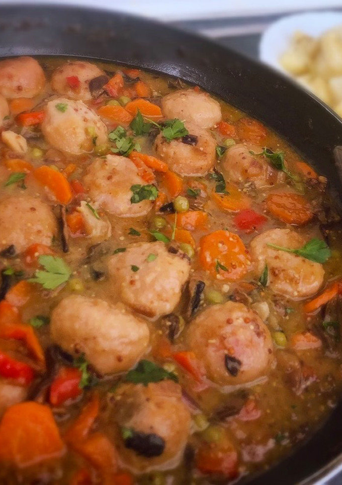 Una foto de Albóndigas con setas en salsa de mostaza y soja
