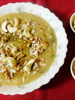 சிறு பருப்பு தேங்காய் பால் பாயசம்(moong dal payasam recipe in tamil) செய்முறை முக்கிய புகைப்படம்