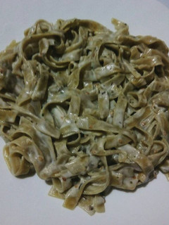 Una foto de Tallarines de espinacas con salsa de yogur