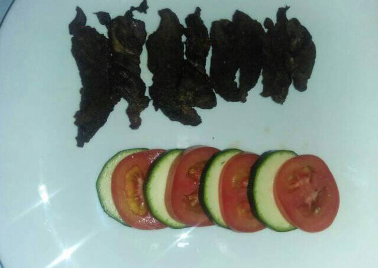 Grilled fillet strips with tomato and cucumber