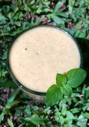 Una foto de Licuado de durazno, banana y almendras