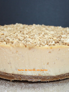 Una foto de Tarta de turrón de Jijona sin horno