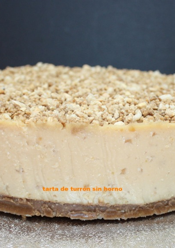 Una foto de Tarta de turrón de Jijona sin horno