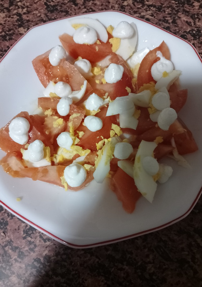 Una foto de Ensalada fácil de huevo y alioli