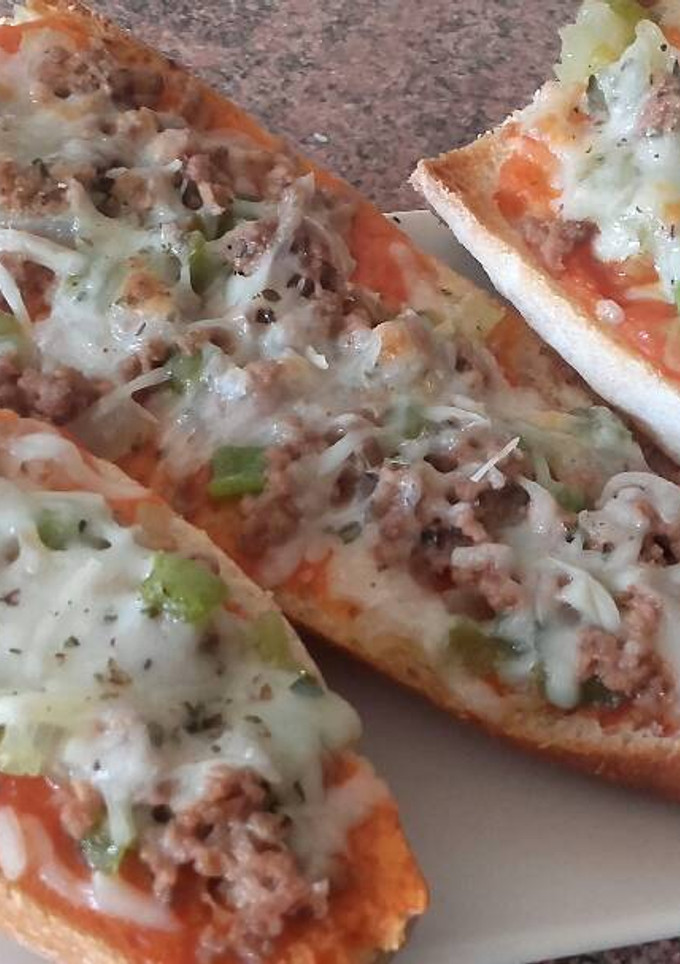 Una foto de Pizza de pan * receta rica y rápida / comida de Marruecos