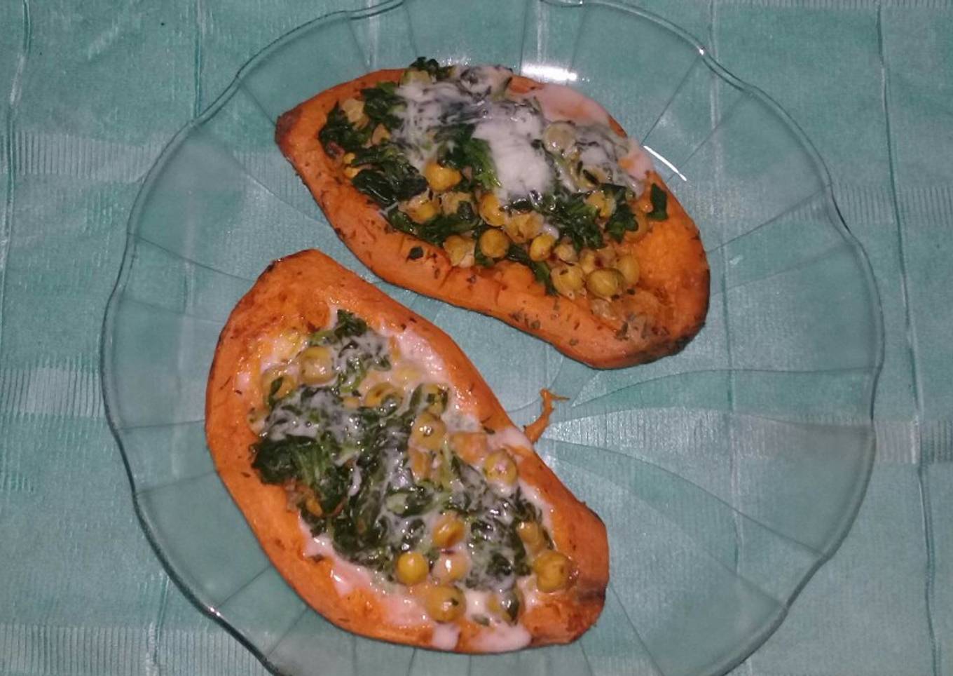 Batata boniato rellena de garbanzo y espinaca