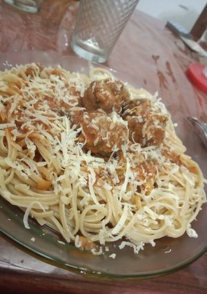 Una foto de Spaghetis con Albóndigas