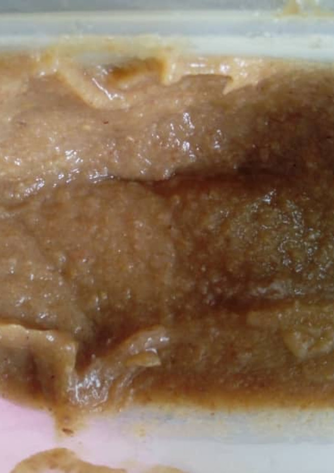 A picture of Date syrup.
