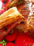 Strudel salato con peperoni prosciutto e mozzarella