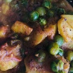 A picture of Aloo matar curry.