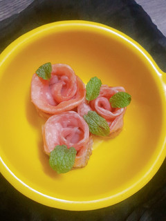 குல்கந்து ரோஸ் மோமோ (Kulkanthu rose momos recipe in tamil) செய்முறை முக்கிய புகைப்படம்