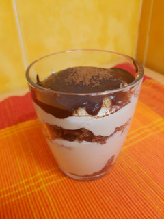 Una foto de Tiramisú de limón rápido y sencillo