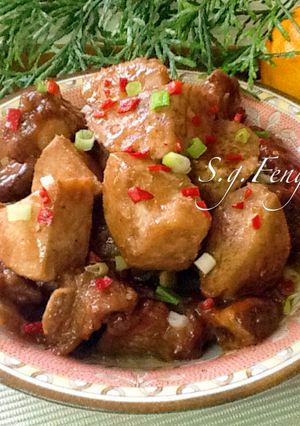 A picture of Taro Braised Pork Ribs.