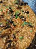 Arroz de calamares, alcachofas y trompetas de la muerte