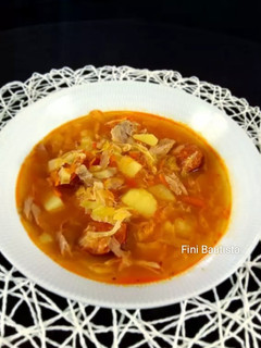 Una foto de Sopa de repollo y gallina