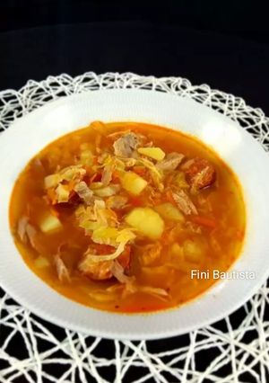 Una foto de Sopa de repollo y gallina