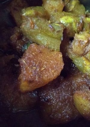 আলু পটলের ডালনা (alu potoler dalna recipe in Bengali) রেসিপির প্রধান ছবি