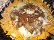 Una foto de nachos con queso microondas