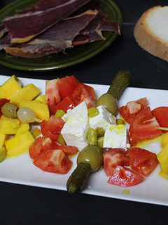 Una foto de Ensalada de mango y queso fresco