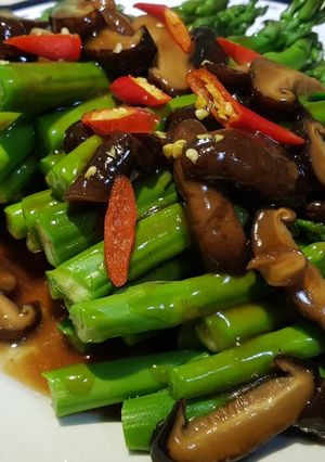 รูปของ หน่อไม้ฝรั่งเห็ดหอมเจ #กินผักรักสุขภาพ6