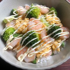 A picture of Broccoli, Prawn & Egg Sushi Rice Bowl.