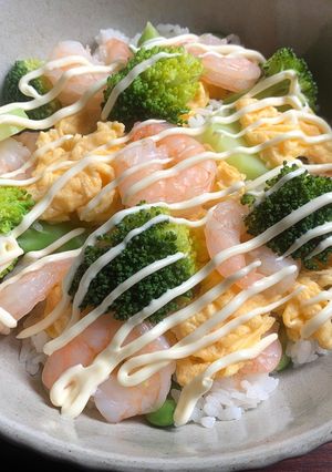 A picture of Broccoli, Prawn & Egg Sushi Rice Bowl.