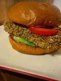 Hamburguesa de atún con mayonesa de wasabi
