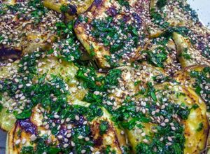 Una foto de Antipasto de berenjenas al perejil!