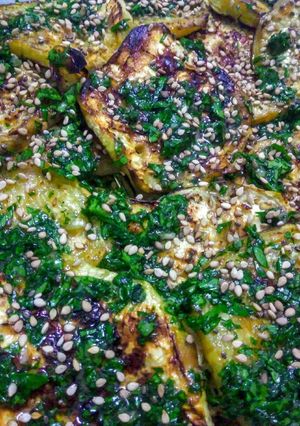 Una foto de Antipasto de berenjenas al perejil!