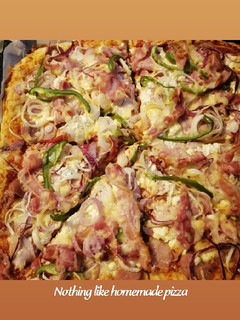 A picture of 3 cheese pizza 🍕.