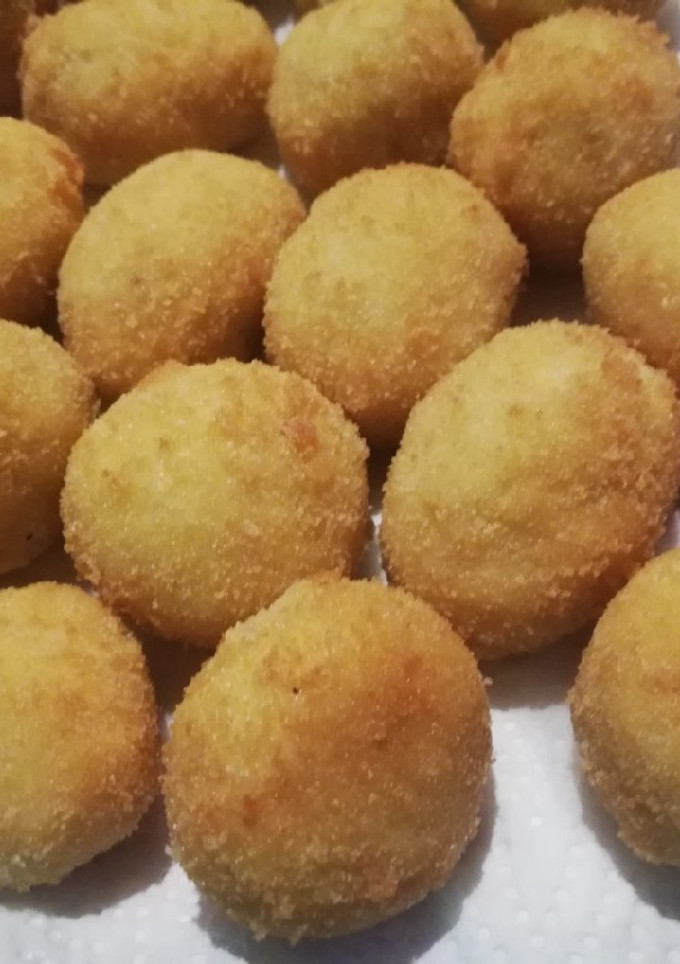 Una foto de Croquetas de queso azul
