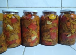 Una foto de Hongos de Eucalipto en Escabeche