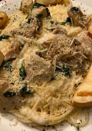 A picture of Chicken Alfredo with Grilled Apples.