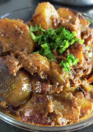 A picture of Potato-Brinjal Sabzi.