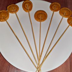 A picture of Dalgona toffee.