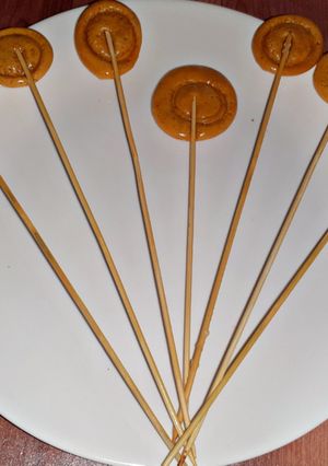 A picture of Dalgona toffee.