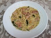 Una foto de wok vegetariano