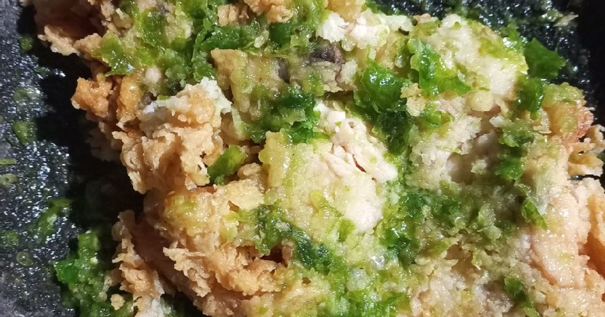 Ayam geprek cabe ijo