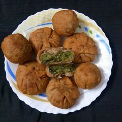 A picture of Tuvar / Lilva  kachori.