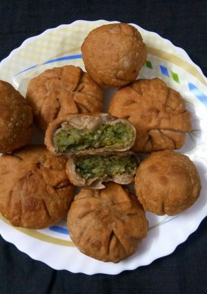 A picture of Tuvar / Lilva  kachori.