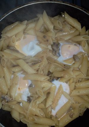Una foto de Fideos salteados con champiñones